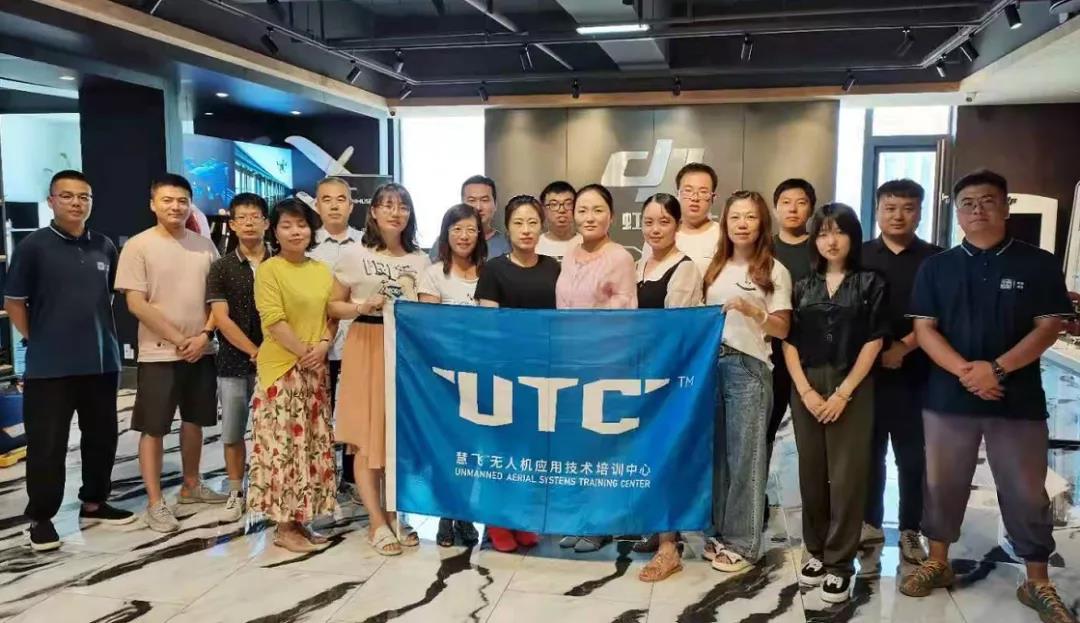 無人(rén)機航拍技術培訓班在(zài)山西龍城分校成功舉辦